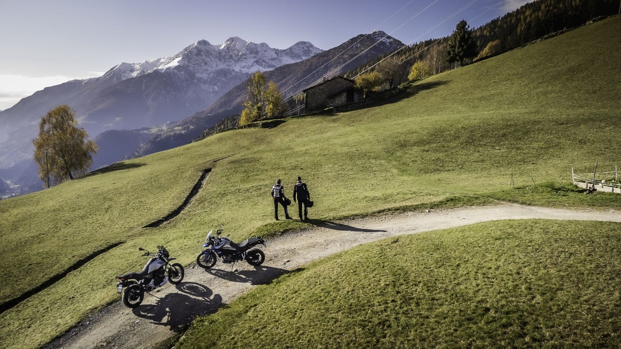 Moto Guzzi V85 TT VS Triumph Tiger 850 Sport: viaggia, guida, SOGNA